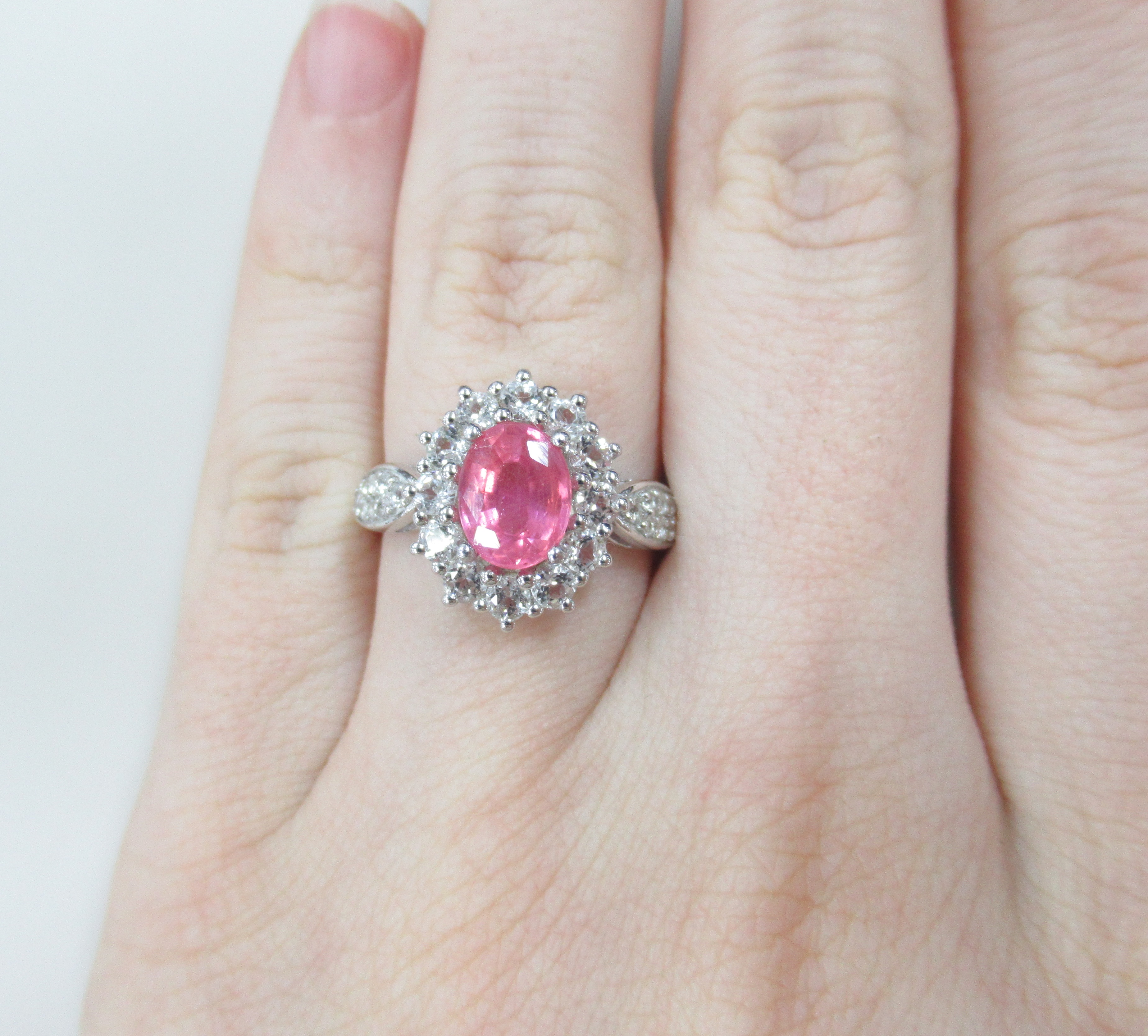 Серебряное кольцо с розовым сапфиром